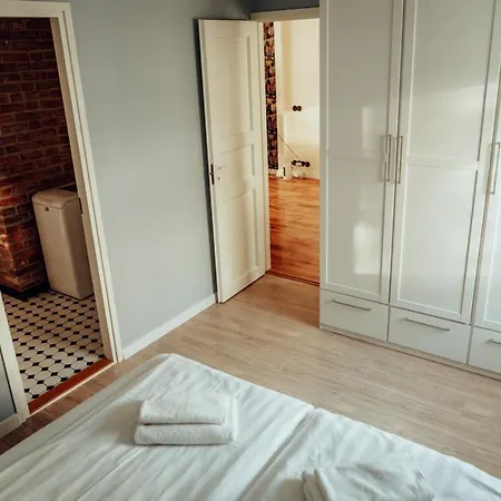 1-bedroom With Bath & Balcony アパート