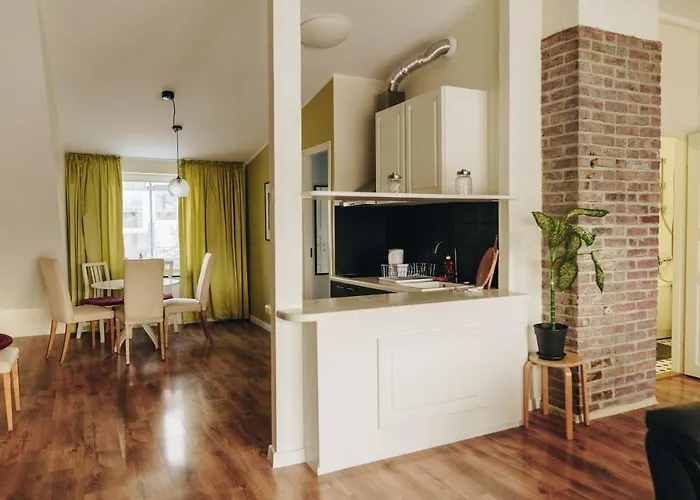 1-bedroom With Bath & Balcony Διαμέρισμα *