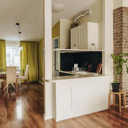 1-bedroom With Bath & Balcony Appartement *