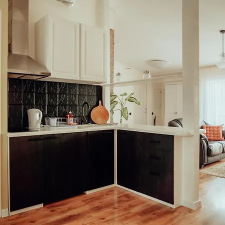 1-bedroom With Bath & Balcony *