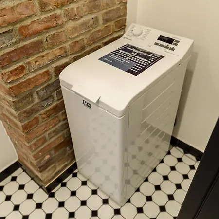 1-bedroom With Bath & Balcony 公寓